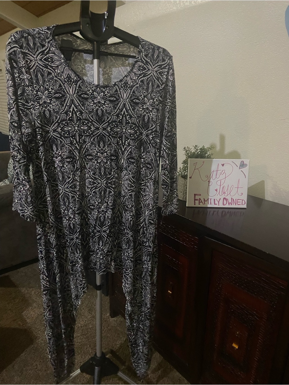 Women’s Black & White Patterned Tunic Top